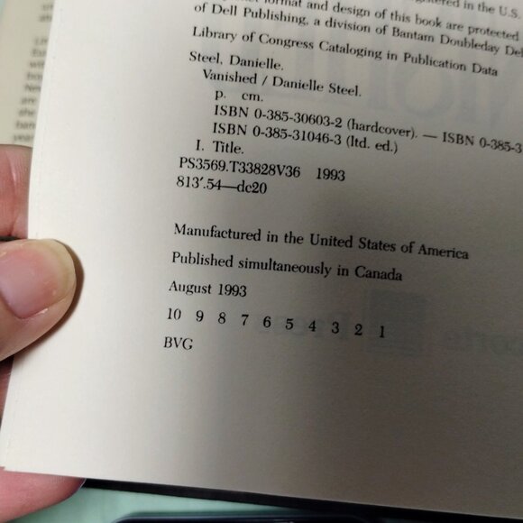 1st Print Danielle Steele Vanished 1st Ed Hardcover Book - Picture 5 of 5